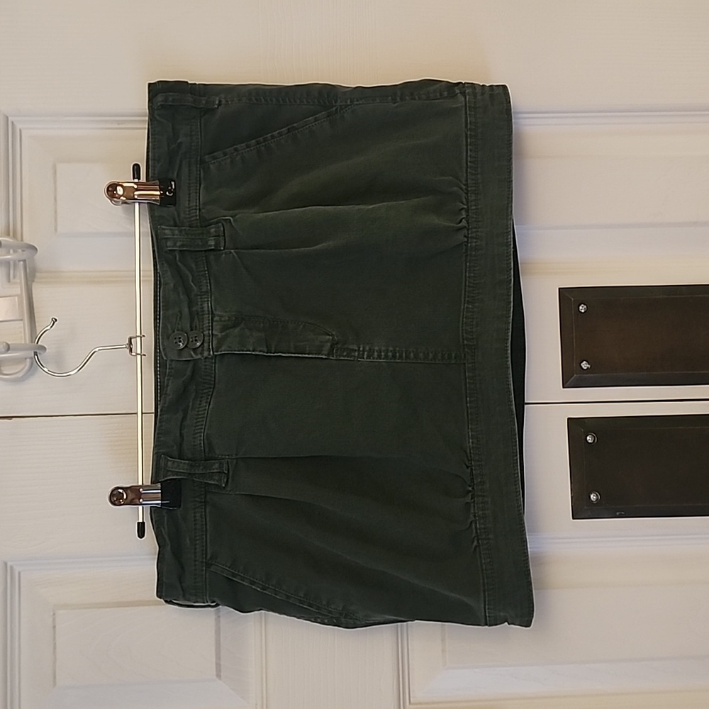 Abercrombie and Fitch Mini Skirt size: 8